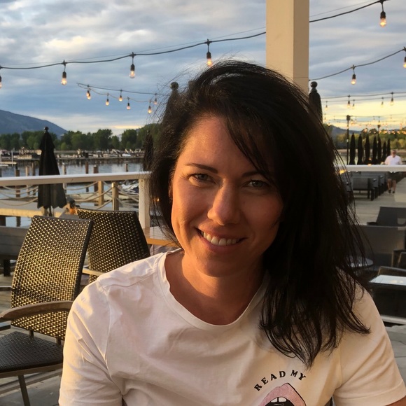 Meet your Posher, Loni - Picture 1 of 1